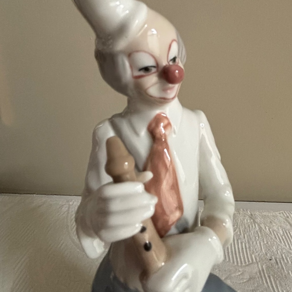 Tena Tengra Spain Clown Playing Trumpet 8.75"